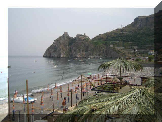 B&B La Grotta SantʼAlessio Siculo Екстериор снимка