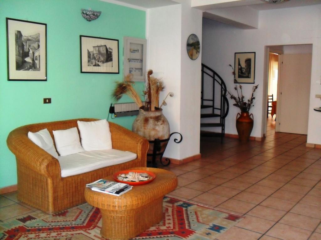 B&B La Grotta SantʼAlessio Siculo Екстериор снимка